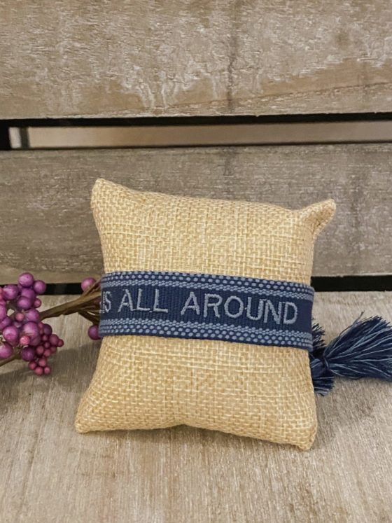 Webarmband "Love is all around"